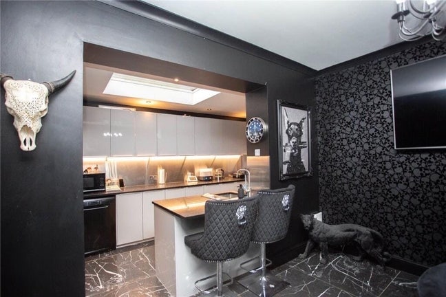 4 bedroom house with 3 bedrooms left to rent  Main Photo