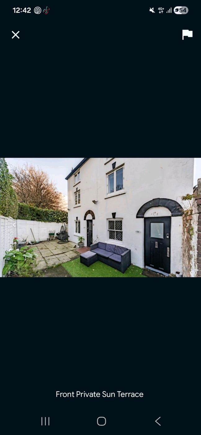 Double Room Available Main Photo