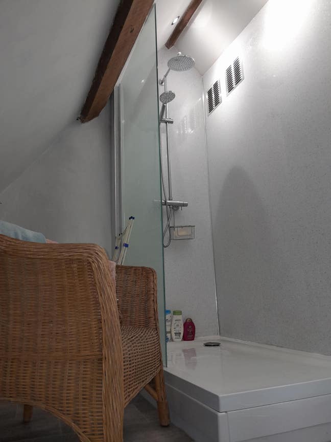 Attic Room to rent in bisley Main Photo