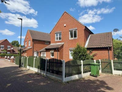 Stunning 4 Bed House In Beckton Main Photo
