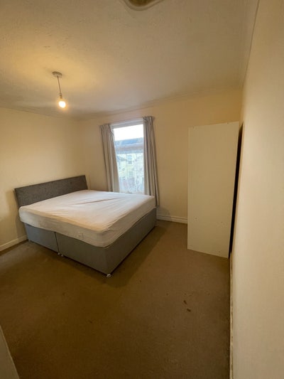 One big double room to rent In Gillingham ME7.  Main Photo