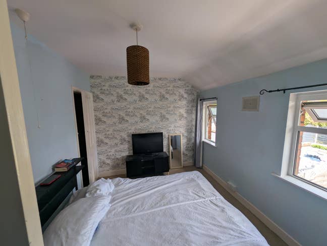 Family house with large garden Main Photo