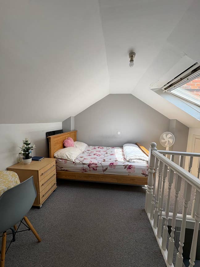 RG1  Reading, single room is available.  Main Photo