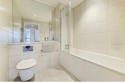 Lovely double bedroom in oaklands rise  Main Photo