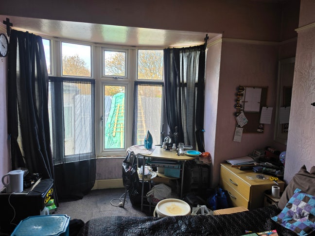 Room to let in a cosy home Photos too come soon Main Photo