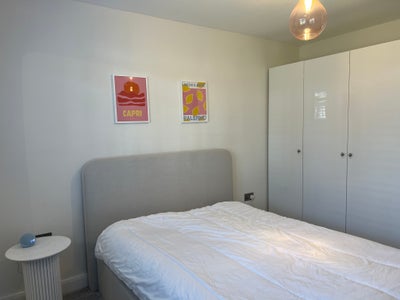 Gorgeous double room in an immaculate flat  Main Photo