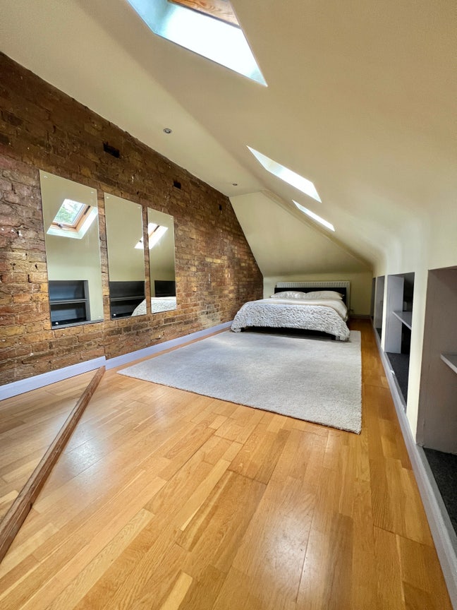 Large bright double room ✨ Next to tram ✨ Main Photo