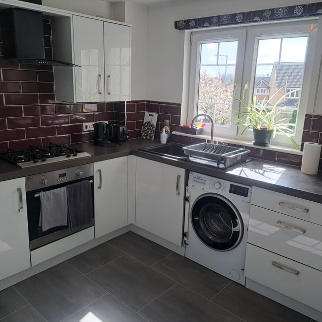 Bright rooms in modern furnished flat Main Photo