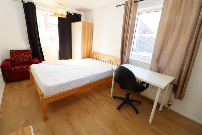 3 Beautiful Rooms in the Heart of Canning Town! Main Photo