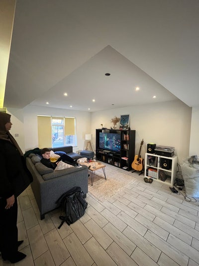 Room in girls flat! SW London Main Photo