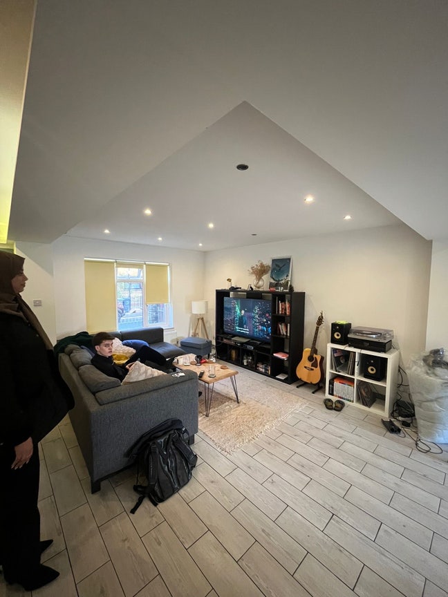 Room in girls flat! SW London Main Photo