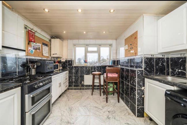 Two bedroom flat in Clapham Main Photo