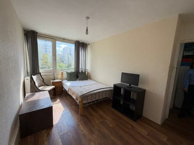 Double Room Available (86) Main Photo