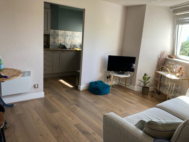 Amazing flat in Wanstead luxury gated development Main Photo