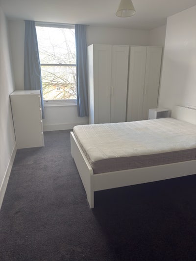 Available now Spacious Double room in 2 bed flat Main Photo