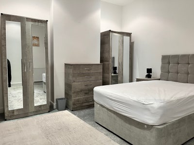 V Large Room Available in Pro Hshare All Bills In Main Photo