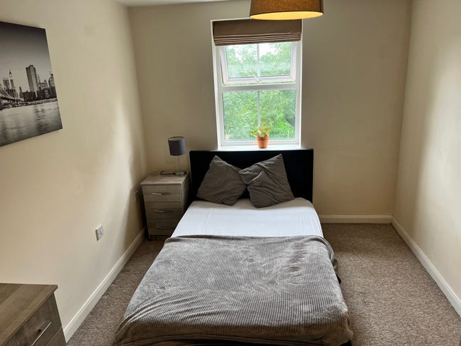 Double Ensuite Room by Train Station Bills All In Main Photo