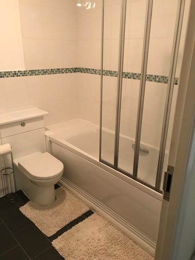 Double Ensuite Room by Train Station Bills All In Main Photo