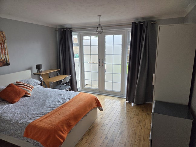 Two Furnished Rooms in the Same House Main Photo