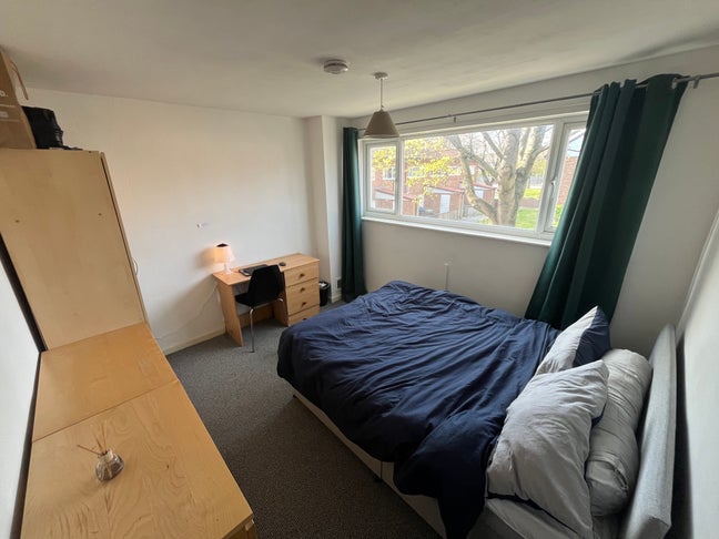 Furnished Room – &pound;560 Bills Inc – Heaton (NE6 1XW) Main Photo