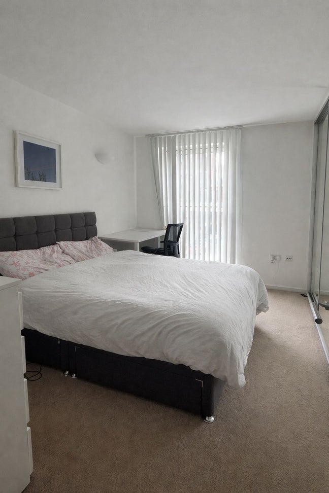 Modern Double Room in Central Manchester Apartment Main Photo