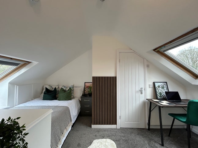 Brand New Double Rooms w/ensuites, B64 Main Photo