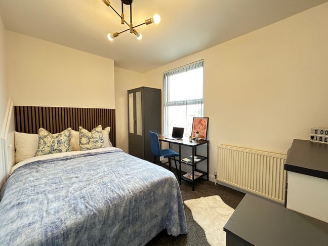 Brand New Double Rooms w/ensuites, B64 Main Photo