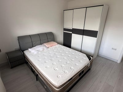 Double room in WD6 Main Photo