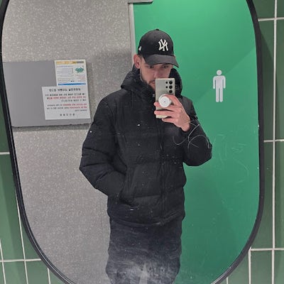 I am a professional male aged 28. I am lookin... Main Photo