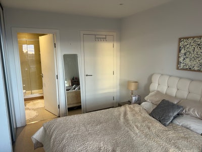 Lovely double bed with ensuite and a balcony in SE Main Photo