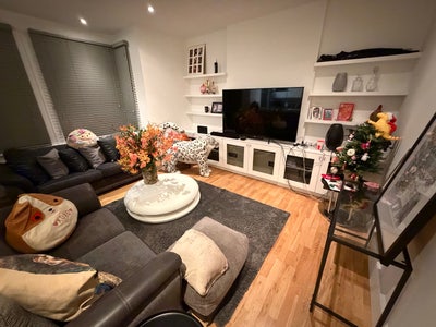 Brand new Immaculate en-suite king room! All Bills Main Photo