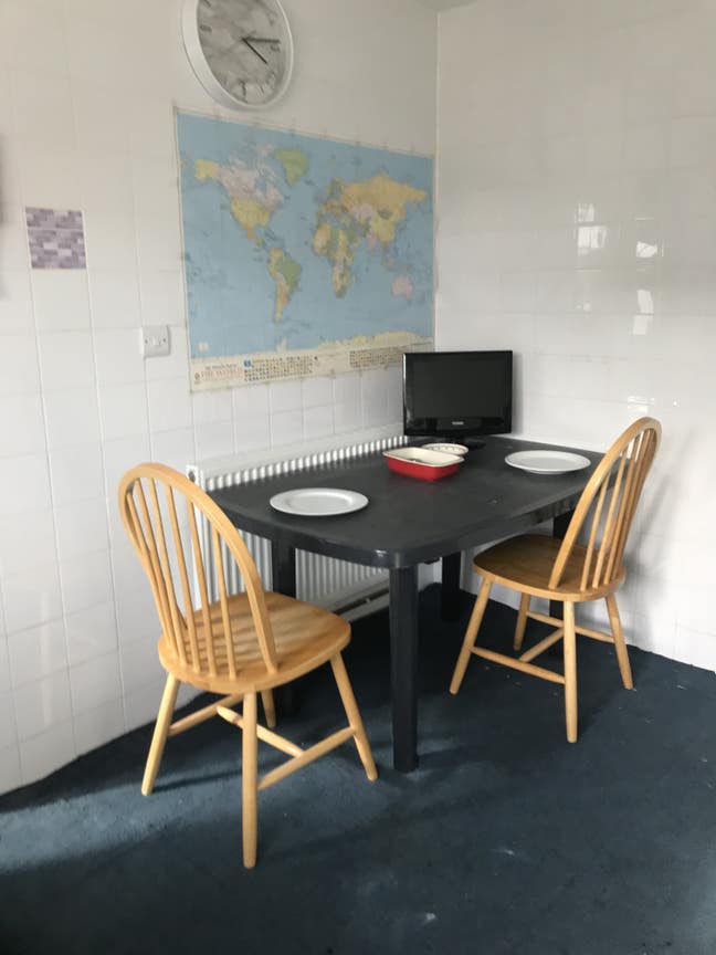 Three bedroom flat ( bedrooms are on first floor) Main Photo