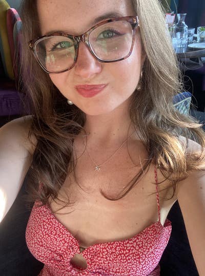 Friendly grad working near London Bridge  Main Photo