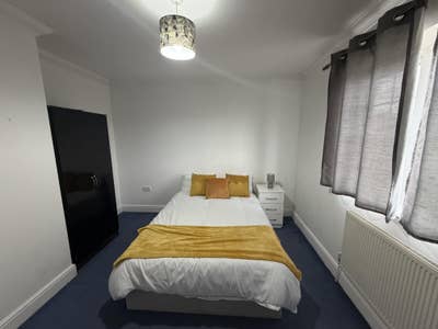 Room in an immaculate house -can't afford to miss! Main Photo