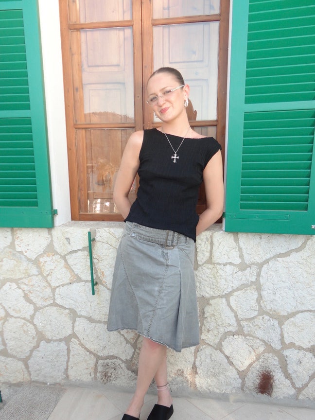 I’m 25 currently working in the interior de... Main Photo