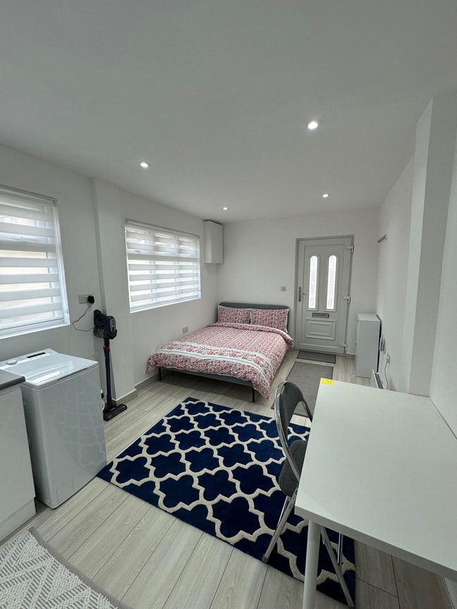 Specious Studio Room in Colindale Main Photo