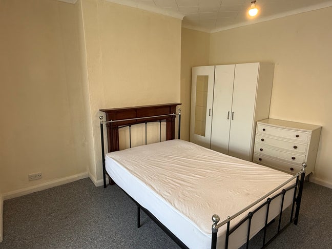 Double Room With Own Lounge Area / East Acton Main Photo
