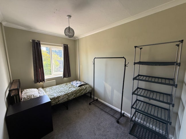 New refurbished single room Main Photo