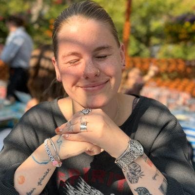 Professional Female seeks a double room Main Photo