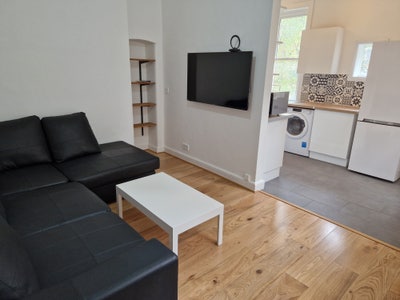 Large 3 Bed Flat 3min Brixton Tube Includs Cleaner Main Photo