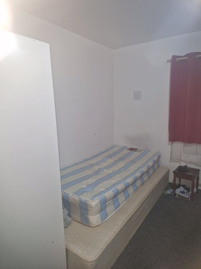 1 bed available in a Sharing Double room in RG2 Main Photo