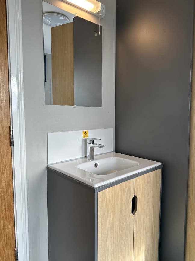 A spacious room with view from Arthur seat l from  Main Photo