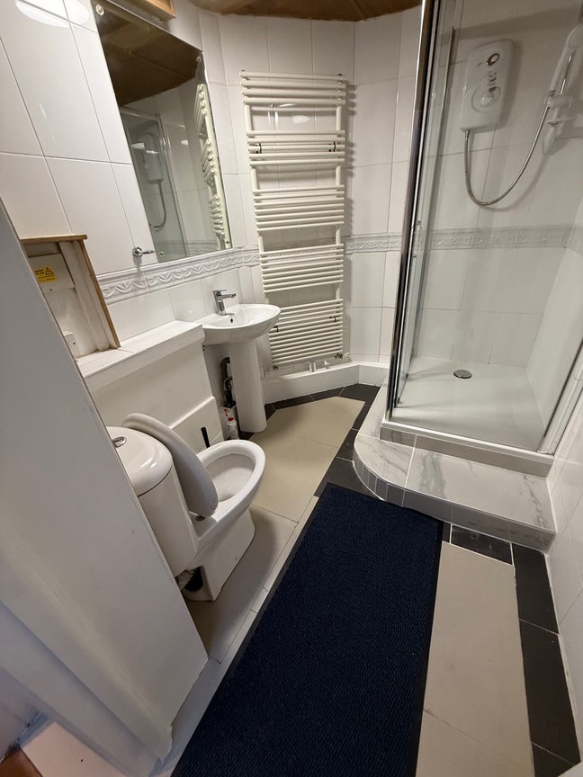 EN-SUITE  Main Photo
