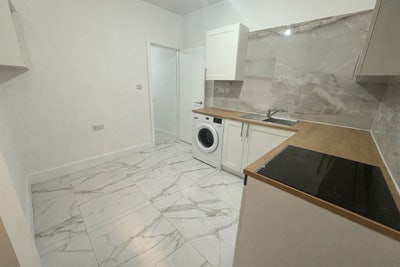 Spacious 1-Bed Flat to Rent - Ilford/Barking Area  Main Photo