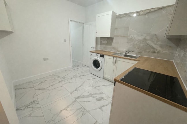Spacious 1-Bed Flat to Rent - Ilford/Barking Area  Main Photo