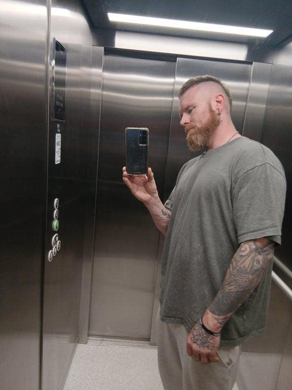 39 year old Male seeks a single or double room Main Photo