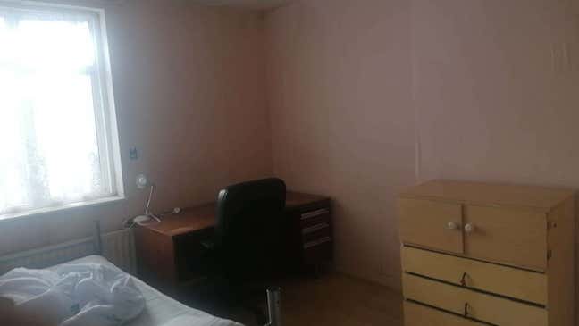 Budget bedroom in London, close to tube station Main Photo