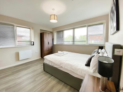 Spacious Double Room with Private Ensuite Main Photo