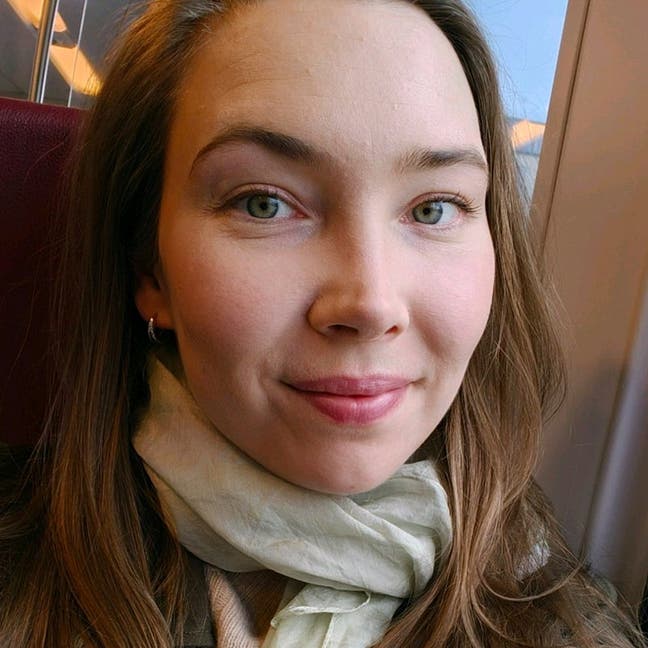 Hello!   I'm moving to London in June to st... Main Photo