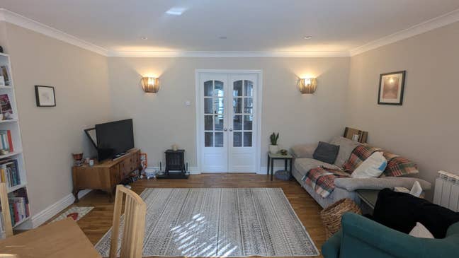 Spacious Double Room in Lovely Flat Near Beach Main Photo